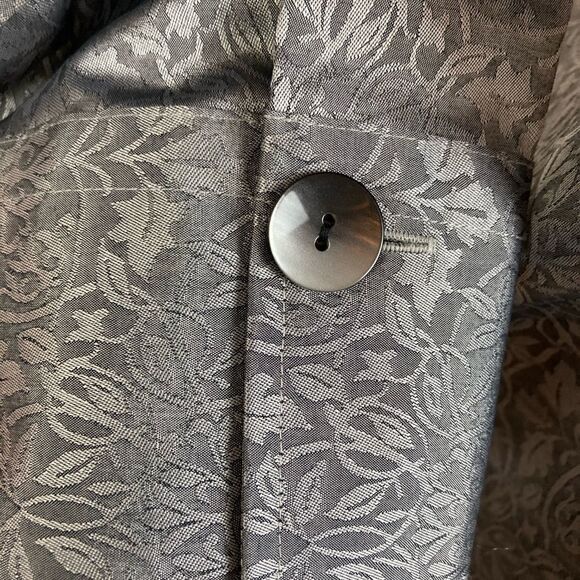 Gray blouse w/brocade pattern wrinkle free buttons down partial tags NEW - Picture 7 of 13